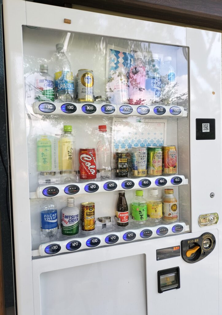Adoの森　自動販売機